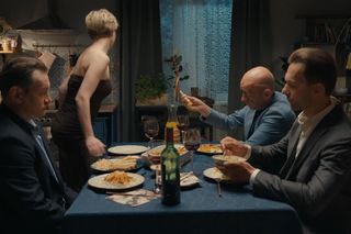 Barwy szczęścia, odcinek 3249. Stefaniak (Paweł Ławrynowicz), Sonia (Weronika Nockowska), Bazylow (Andrzej Szeremeta), kumpel (Łukasz Ziętek)