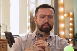 Fryzjer gwiazd ma guza mózgu. Bał się wyznać prawdę. Diagnoza była jak wyrok śmierci