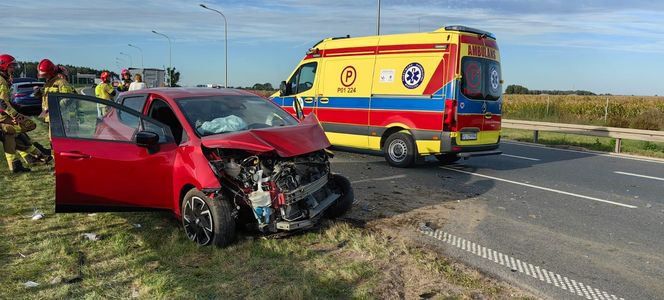 Samochód jechał pod prąd. Poważny wypadek na S5 koło Leszna