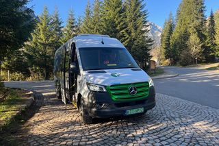 Bezpłatne przejazdy, więcej kursów i nowy przystanek. Zmiany w tatrzańskich e-busach