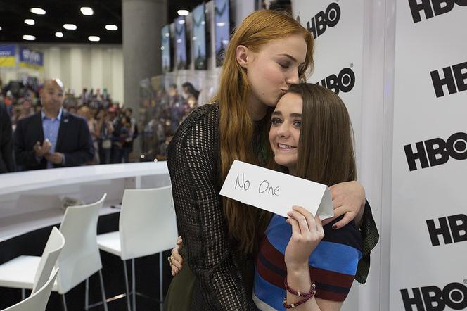 Maisie Williams i Sophie Turner