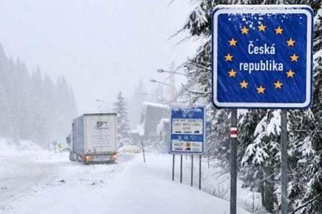 Fatalne warunki na drogach. Czesi zamknęli ważne przejście graniczne