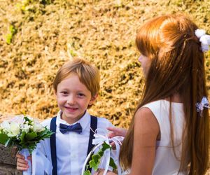 Na ślubie każdy ma swoje zadanie? Chłopiec nie chce nieść obrączek, woli kwiatki