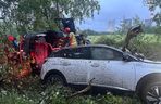 Łaziska Górne. Dachowanie na drodze krajowej. Niebezpieczny manewr kierowcy przyczyną karambolu