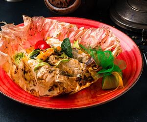 Zapiekany filet kurczaka z ziemniakami w papilotach. Sprawdzony przepis Tomka Strzelczyka