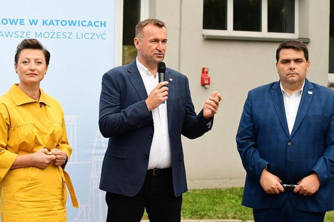 14 nowych ambulansów wyjechało na ulice miast w regionie. Każda warta jest ponad milion