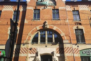 Dom pod Globusem przy ulicy Basztowej 11, na rogu z ulicą Długą 1