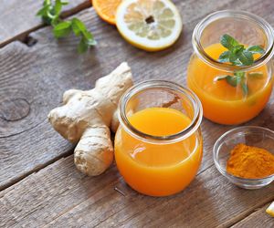 Ten owocowy shot to pogromca przeziębienia. Przepis na domową antygrypinę