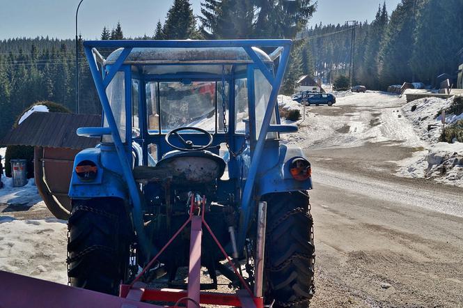 Traktor na lodzie