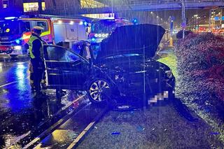 Karetka wioząca pacjenta zderzyła się z osobówką. Trzy osoby potrzebowały pomocy