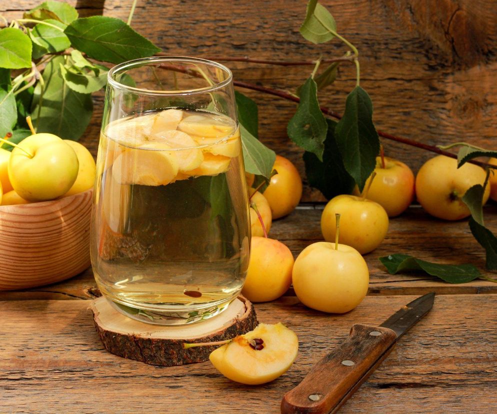 Kompot z jabłek na zimę. Przepis na domowy kompot jabłkowy