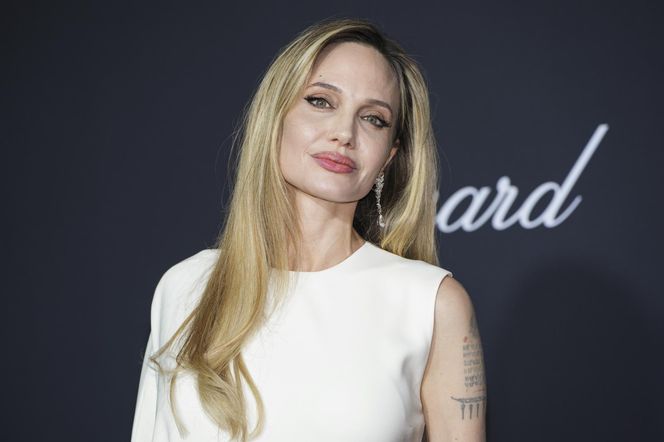 Angelina Jolie kończy 50 lat! Zobacz, jak się zmieniała