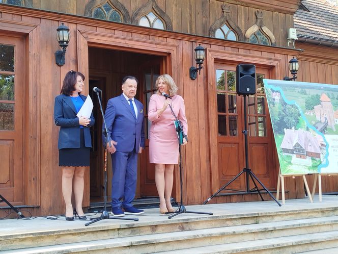 Samorząd Województwa Mazowieckiego kupił zabytkowy dwór w Paplinie wraz z otaczającym go terenem