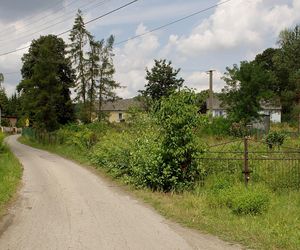 Ta wieś w Małopolsce przez ponad 100 lat była miastem. Średniowieczny zamek przekształcono tam w kościół 