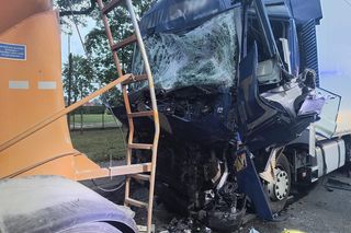 Trzy ciężarówki rozbite pod Płockiem. Kierowca zakleszczony