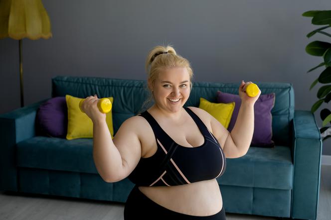 Osoby otyłe mogą wykonywać ćwiczenia adaptacyjne na siedząco.