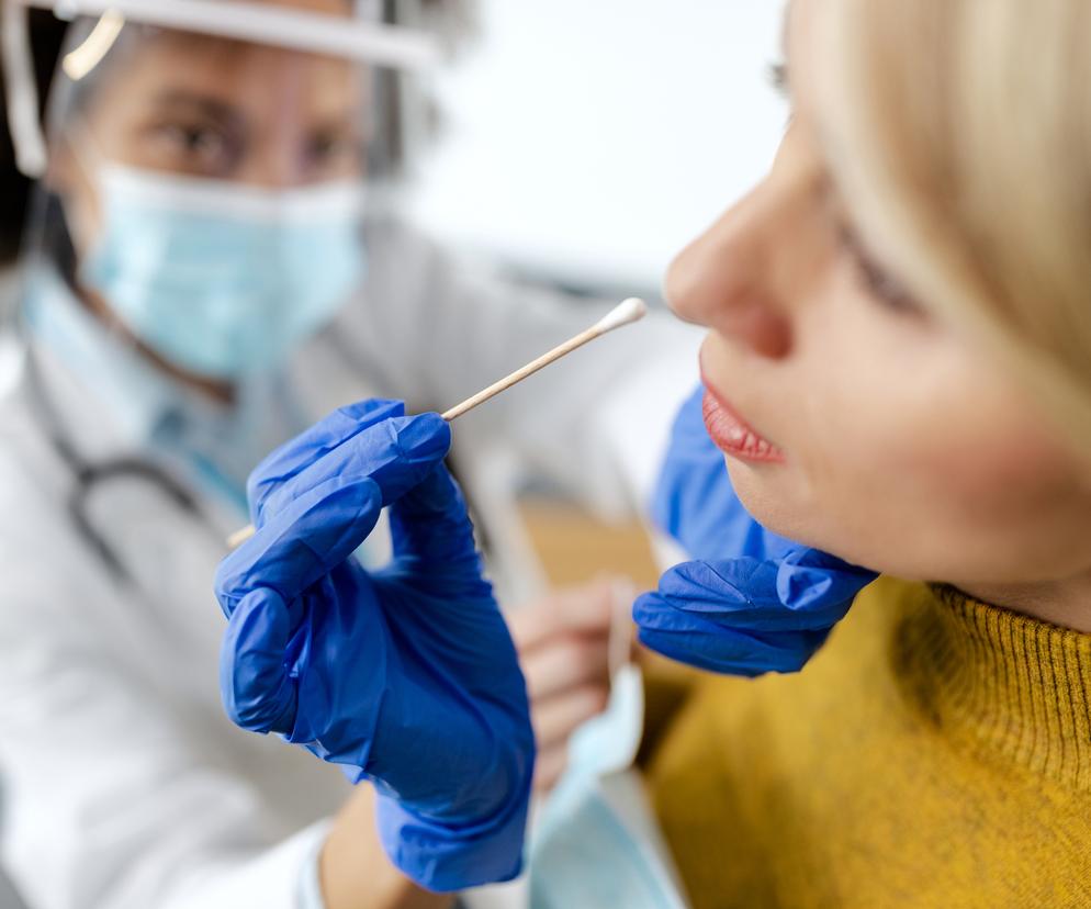 Wzrost o ponad 100 proc. tydzień do tygodnia. Gwałtownie rośnie liczba przypadków zakażeń koronawirusem 