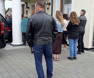 Pogrzeb pana Mikołaja z Siedlec. Do końca szukał rodziny dla 9-letniego syna. Spełniłem swoje marzenie