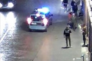 Łódź. Bójka trzech kobiet na ul. Tuwima. Napastniczki kopały poszkodowaną, nawet gdy leżała [ZDJĘCIA].