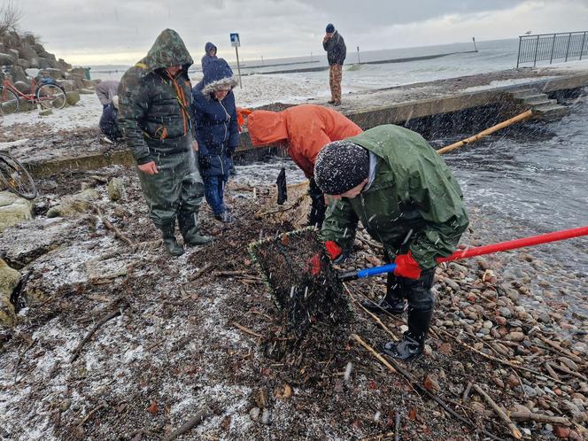 Tłumy na plaży w Kołobrzegu