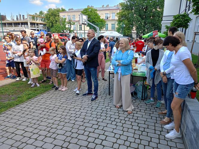 Nowa ławka Gaudiego została uroczyście odsłonięta podczas Pikniku Rodzinnego 2024 w siedleckiej "Jedynce"