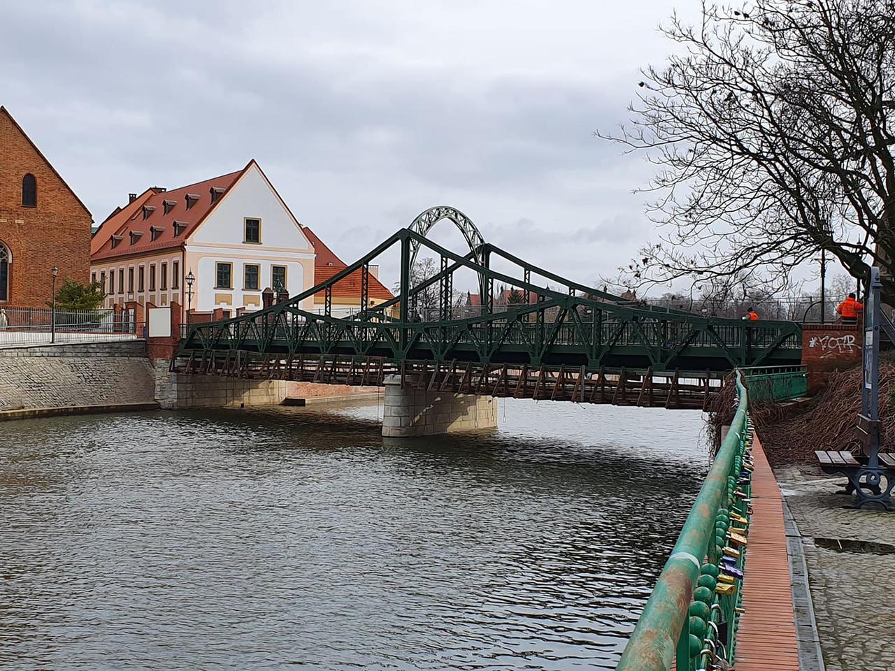 Latarnie na moście Tumskim zmienią z gazowych na elektryczne [AUDIO]