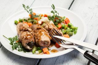Roladki z karkówki duszone - przepis na pyszny obiad rodzinny