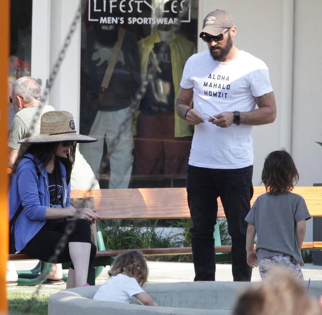 Megan Fox i Brian Austin Green z dziećmi w parku