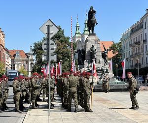 Święto Wojska Polskiego 2023 w Krakowie. Uroczystości na placu Jana Matejki