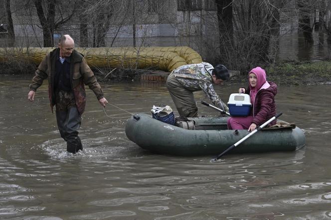 Potężna powódź. Zalane domy i miasta, dramat mieszkańców