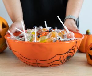 Tych cukierków lepiej unikać w Halloween. Dentystka ostrzega