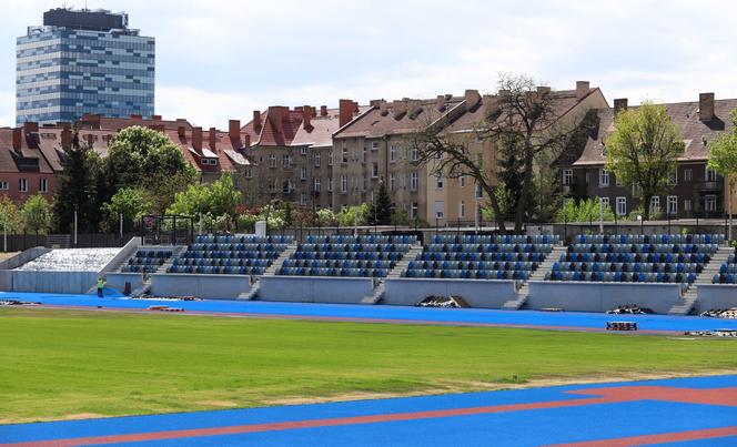 Na stadionie lekkoatletycznym pojawiły się krzesełka