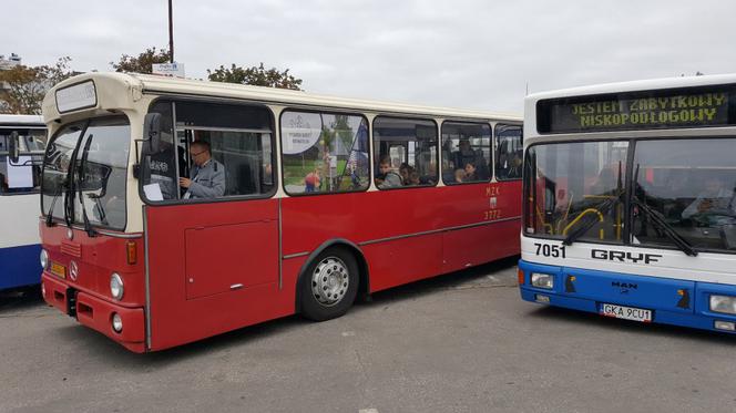 Parada Zabytkowych Autobusów w Bydgoszczy