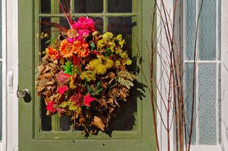 Jesienne wianki na drzwi - piękna dekoracja na drzwi wejściowe