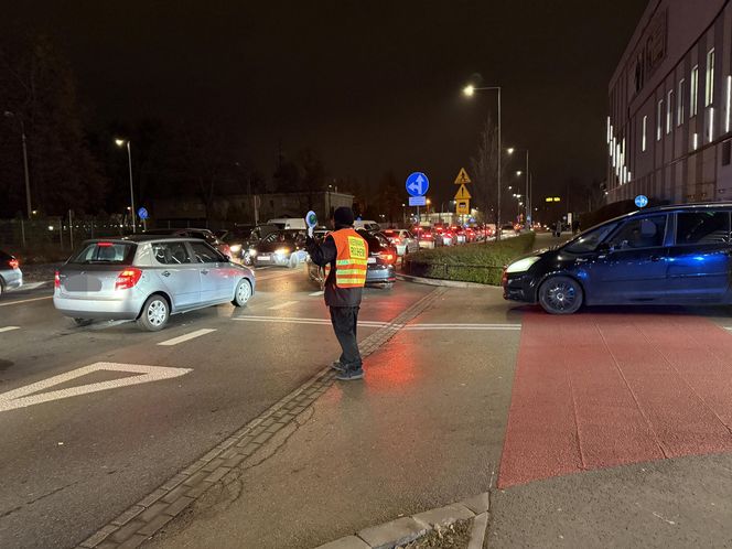 Kierowcy mieli mordercze myśli stojąc w korkach przy galerii handlowej na Młocinach