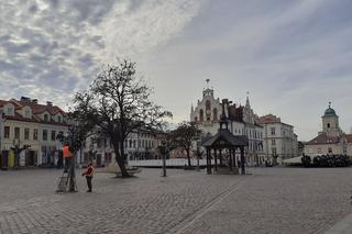 Rozbierają choinkę w Rzeszowie ! Zobacz jak