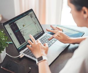 „Laptop dla nauczyciela” – kolejna grupa nauczycieli może składać wniosek o bon na zakup laptopa