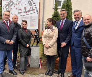 Kontrowersyjna rzeźba pielęgniarki przed szpitalem w Zielonej Górze. Internauci w szoku. Brak szacunku dla zawodu