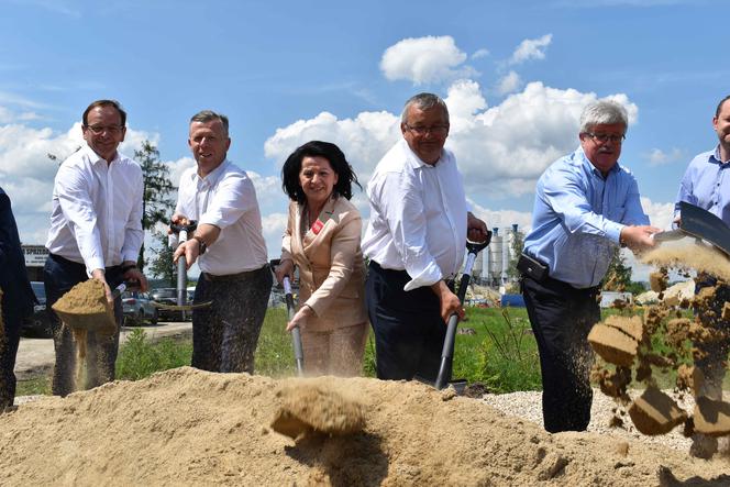 W czwartek wbito symboliczne pierwsze łopaty przy budowie odcinka zakopianki z Rdzawki do Nowego Targu 