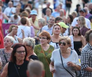 Potańcówka pod Teatrem Śląskim w Katowicach. Tłumy wręcz oszalały ZDJĘCIA