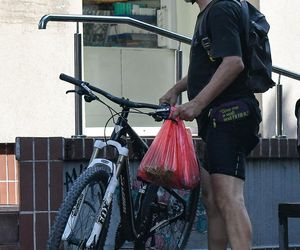 Robert Więckiewicz na rowerze