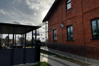 Stary dworzec w Gałkówku po remoncie