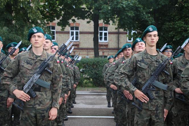 Żołnierz zrobił to podczas przysięgi. Wszystkim odebrało mowę