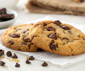 Już nie kupuję ciasteczek z czekoladą. Domowa wersja urzeka pysznym smakiem i szybkim przygotowaniem 