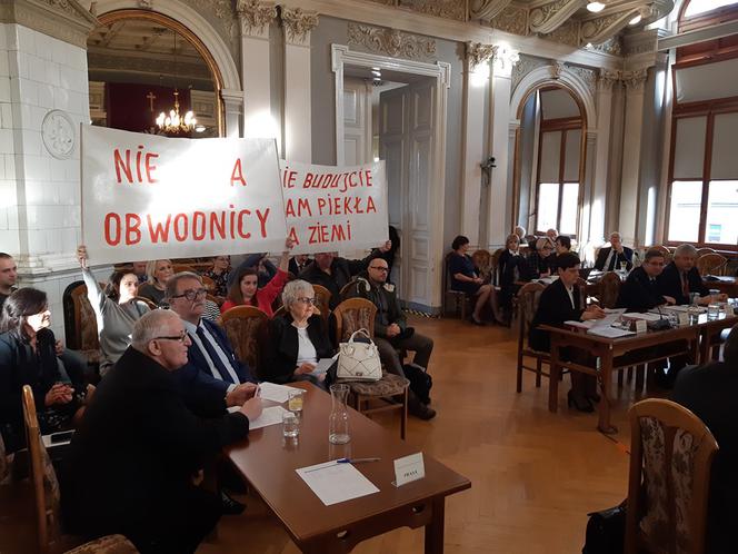 Protest w czasie sesji rady! Mieszkańcy nie chcą obwodnicy