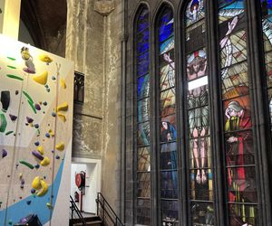 Ścianka wspinaczkowa w kościele św. Antoniego Padewskiego w Brukseli