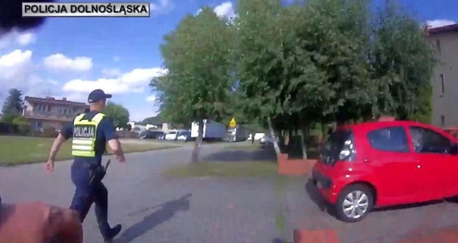 Brawurowy pościg i strzały w Twardogórze. Mężczyzna próbował staranować radiowóz 