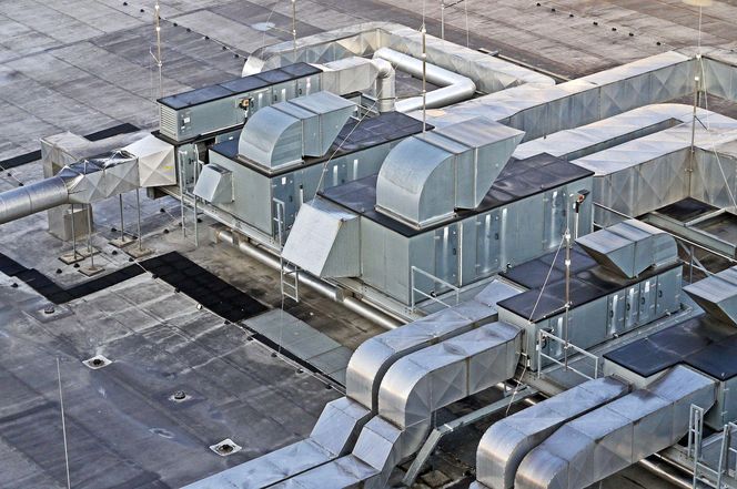 Centrala wentylacyjno-klimatyzacyjna zlokalizowana na dachu hali