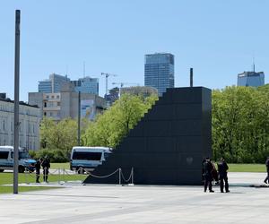 Pomnik smoleński w Warszawie 