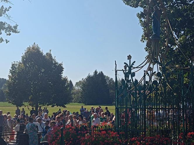   Tłumy pielgrzymów w Gietrzwałdzie. Trwa odpust i dożynki archidecezjalne. Zobacz zdjęcia